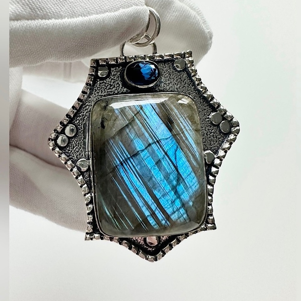 Labradorite and blue sapphire pendant